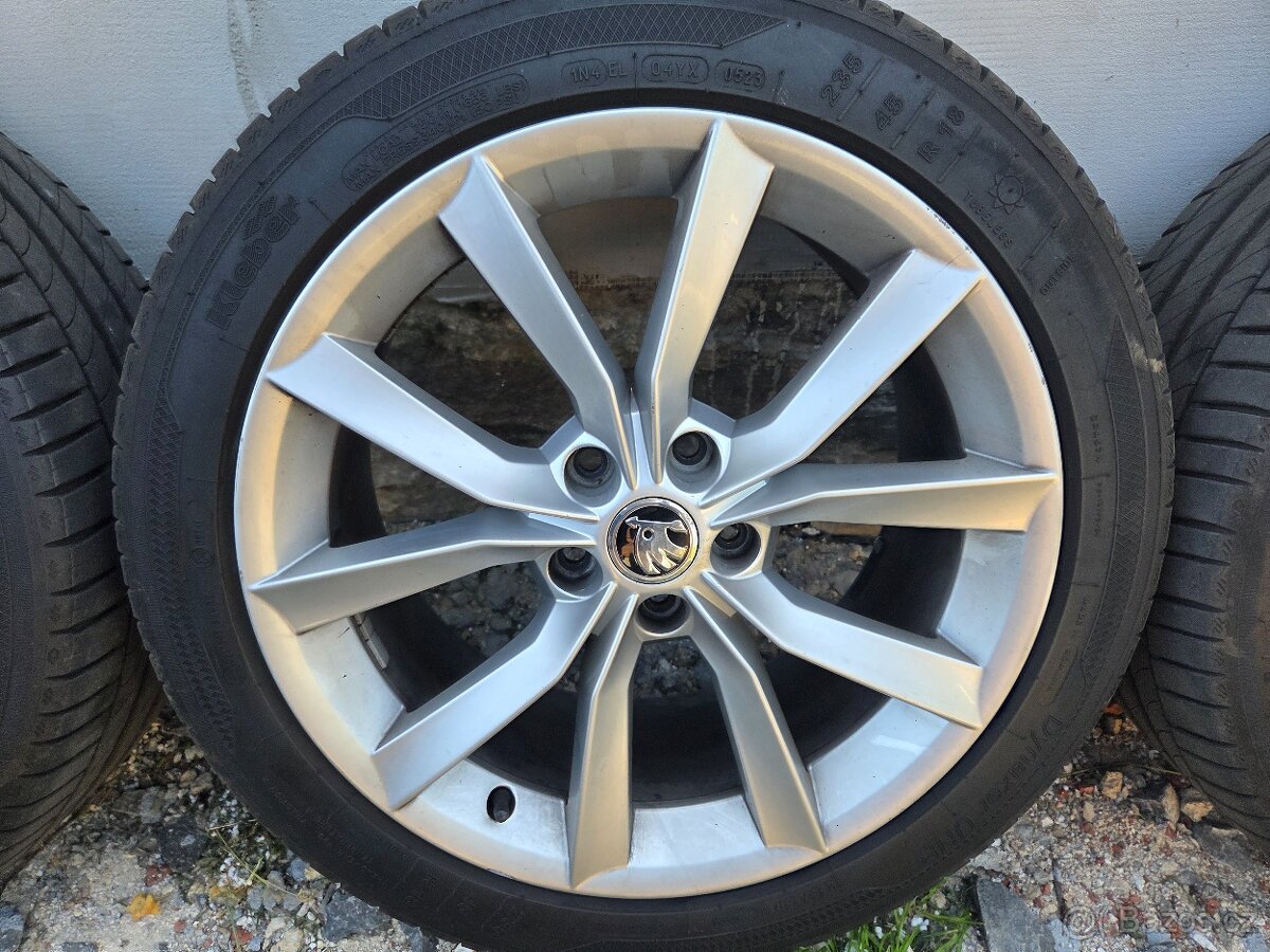 5x112 8JR18ET44 Škoda Modus 235/45/R18