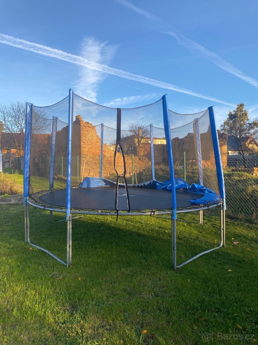 Trampolína