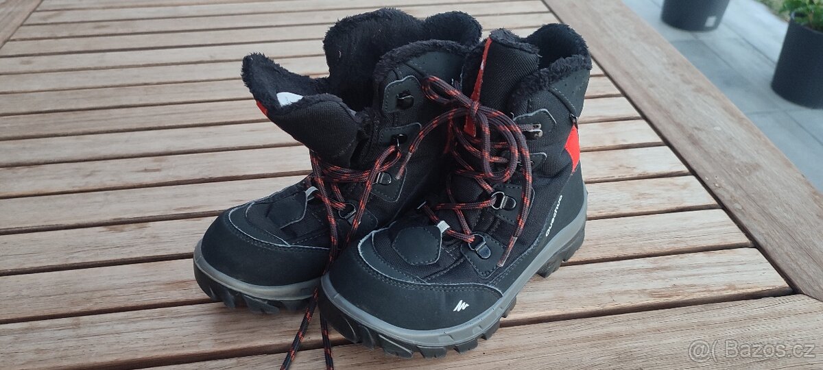 Turistické boty QUECHUA vel.33