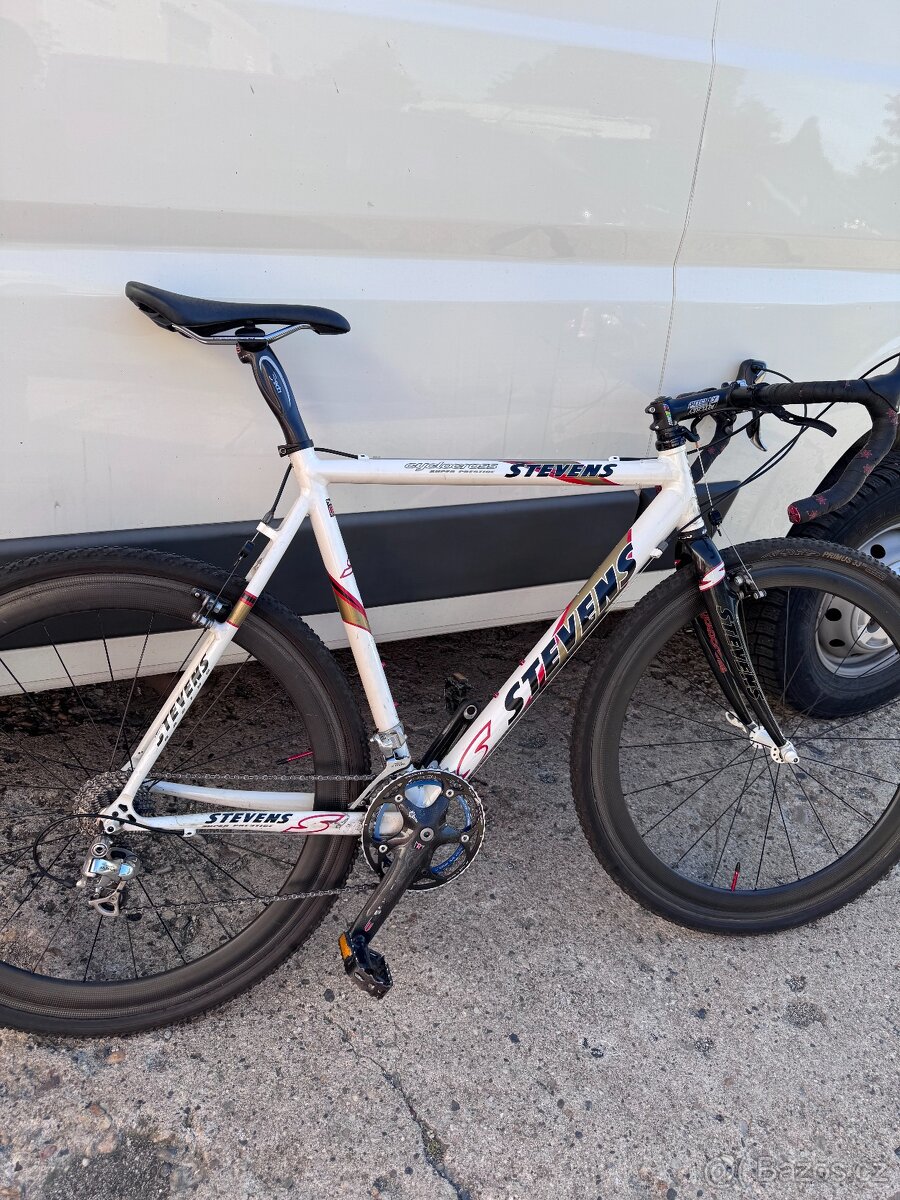 Gravel / cyklokrosové kolo Stevens – karbon, váha jen 6,8kg