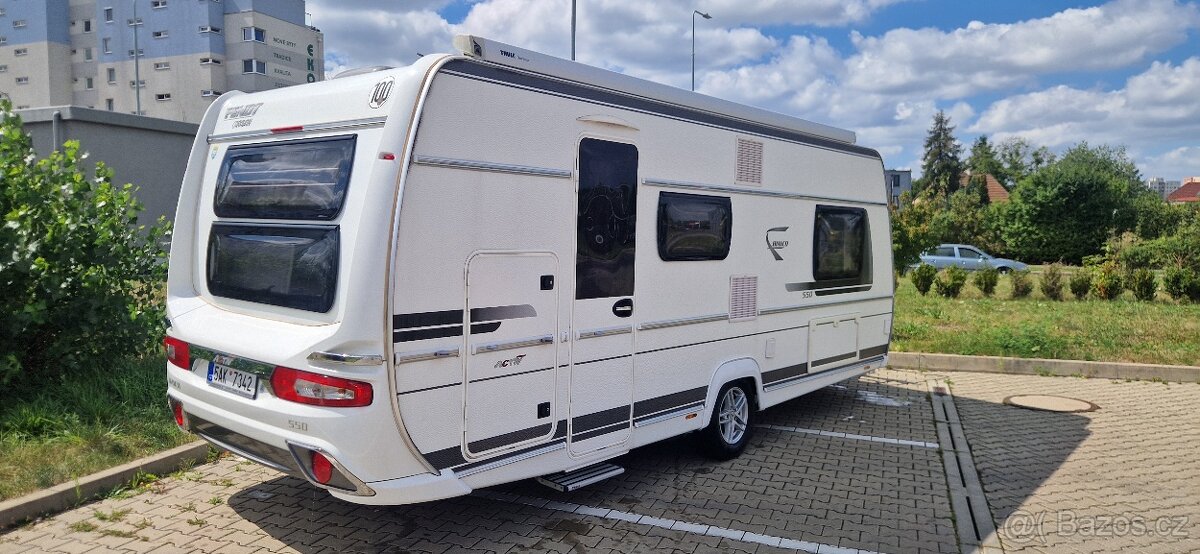 Prodám luxusní rodinný karavan Fendt Bianco Activ 550 KMG
