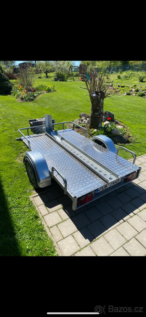 Přívěsný vozík