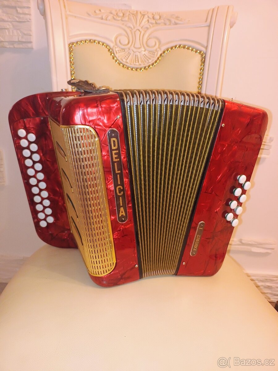 Opravář prodává zánovní heligonku DELÍCIA