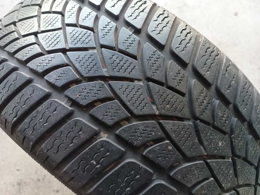 215/40 R17 DUNLOP (1613)