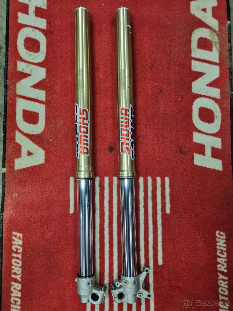 Přední tlumiče showa