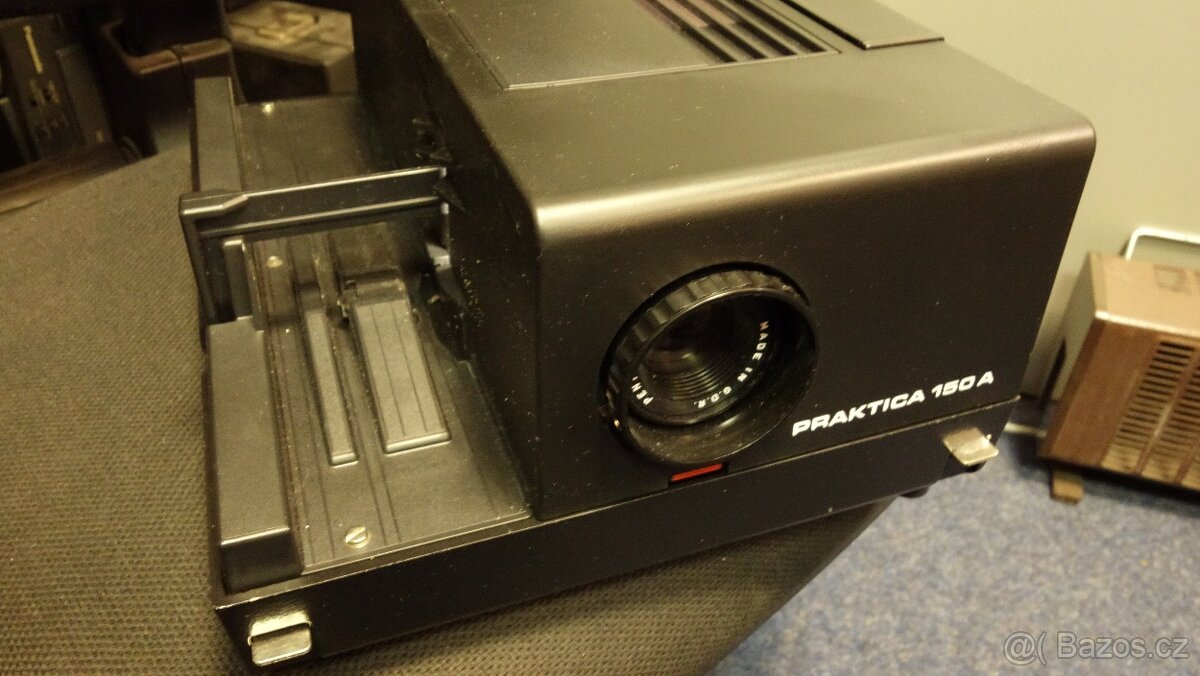 DIAPROJEKTOR Praktica 150A