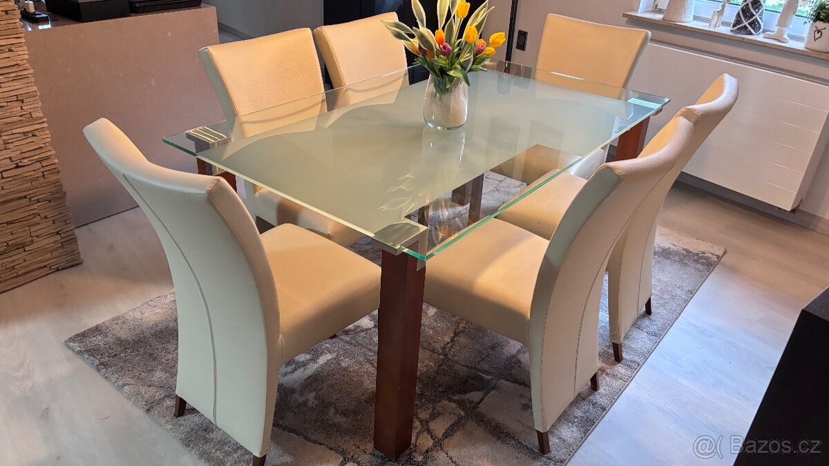 Jídelní a konferenční stůl