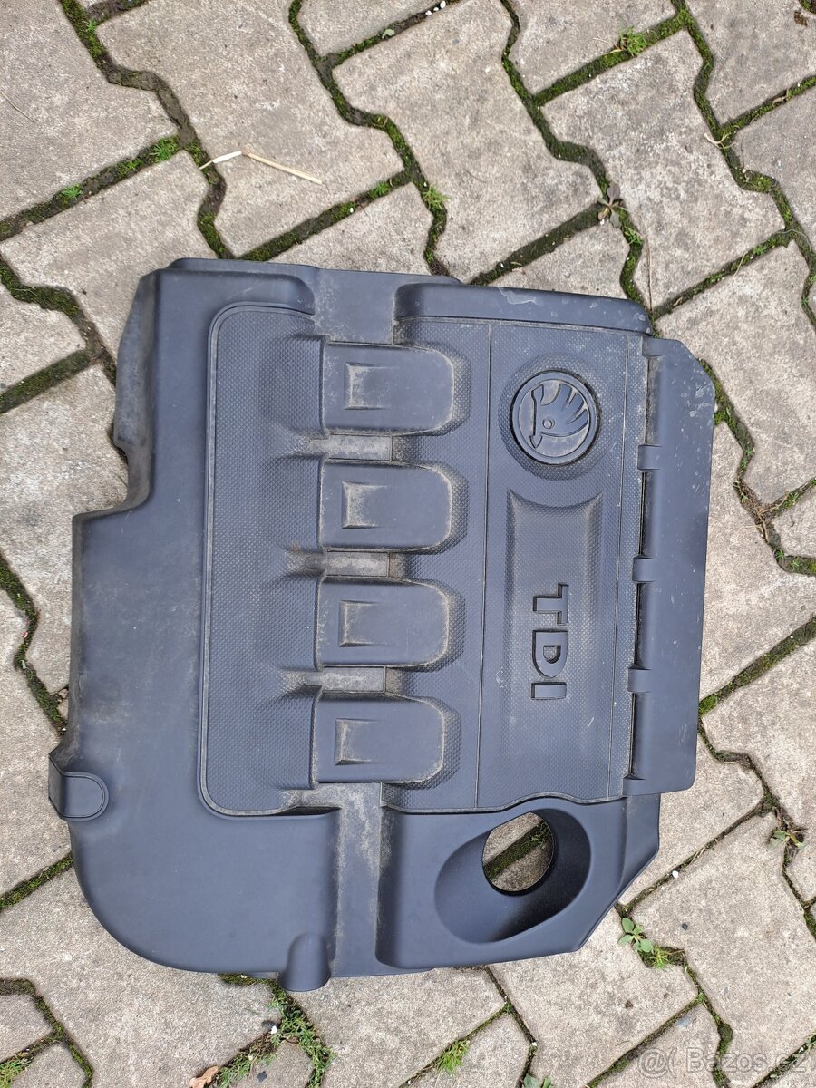 Škoda Octavia III 3 kryt motoru