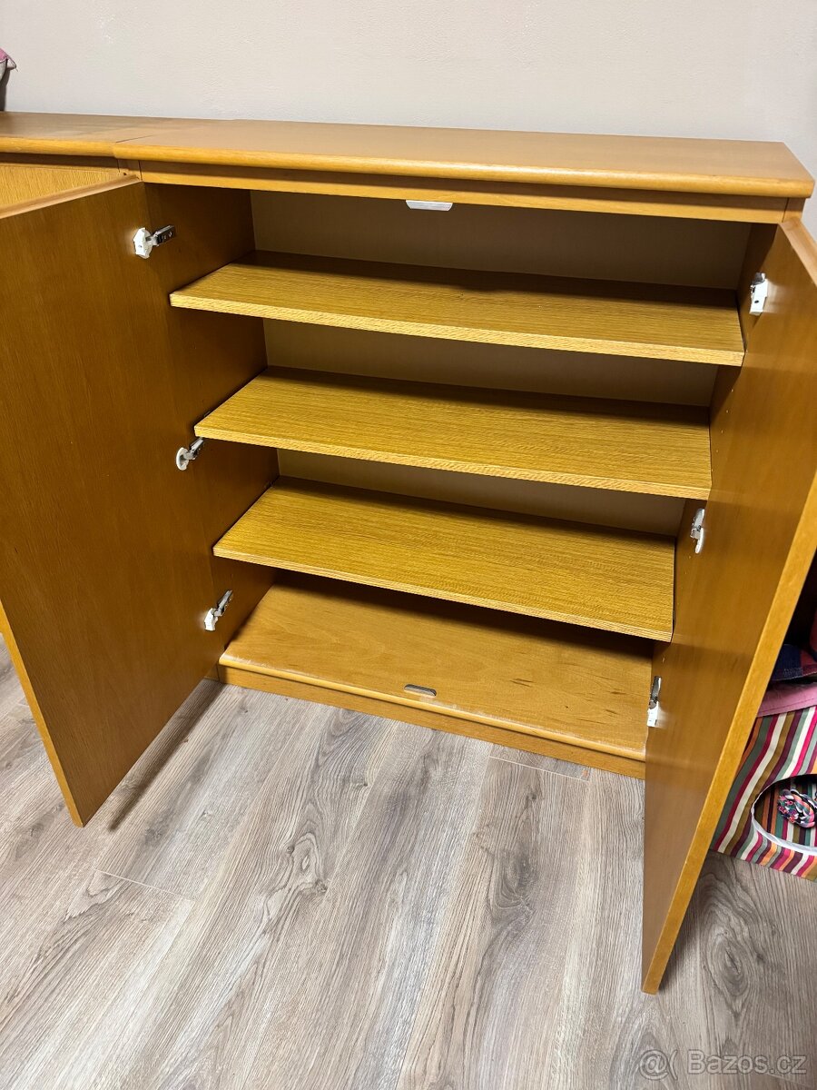 Prodám dvě skříňky