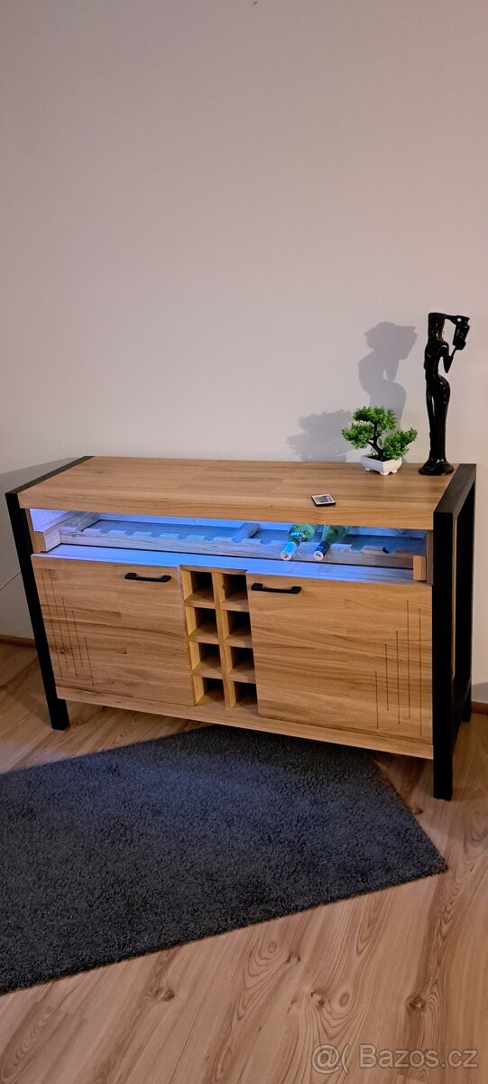 Dubova komoda vinarna