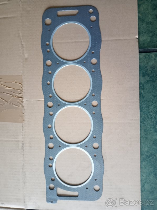 TĚSNĚNÍ POD HLAVU XUD7T