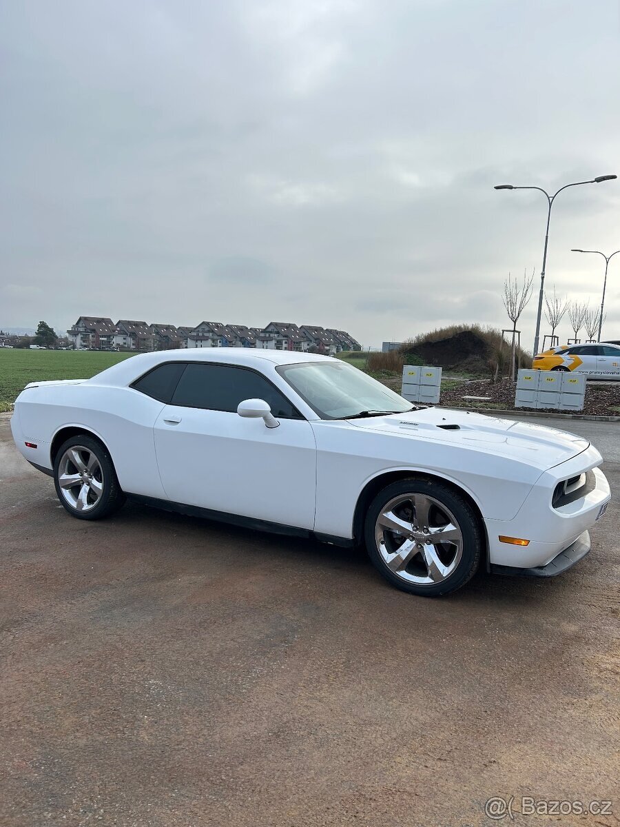 Dodge Challenger R/T 5.7 hemi