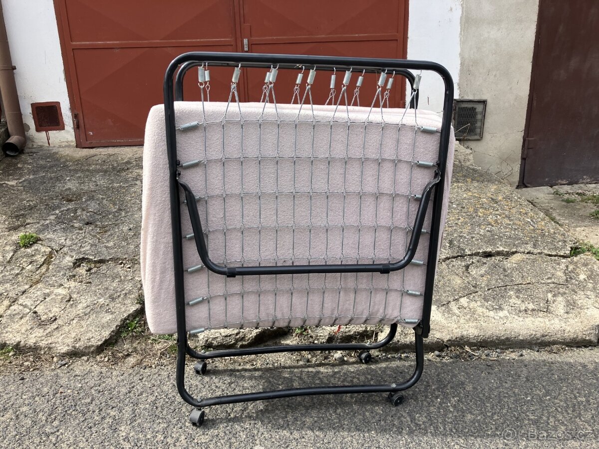 Skládací postel