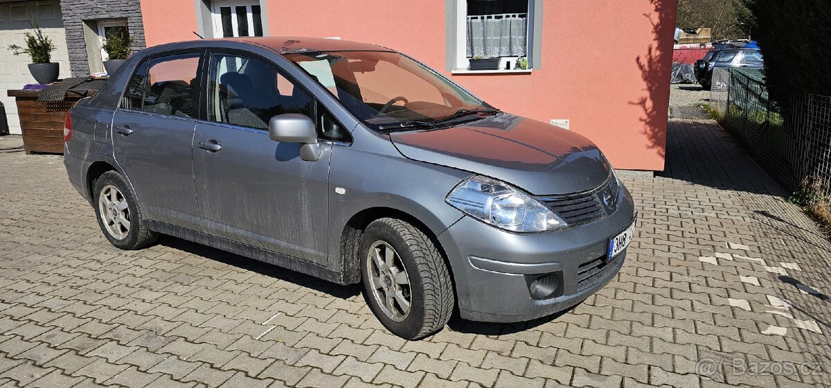 NISSAN TIIDA