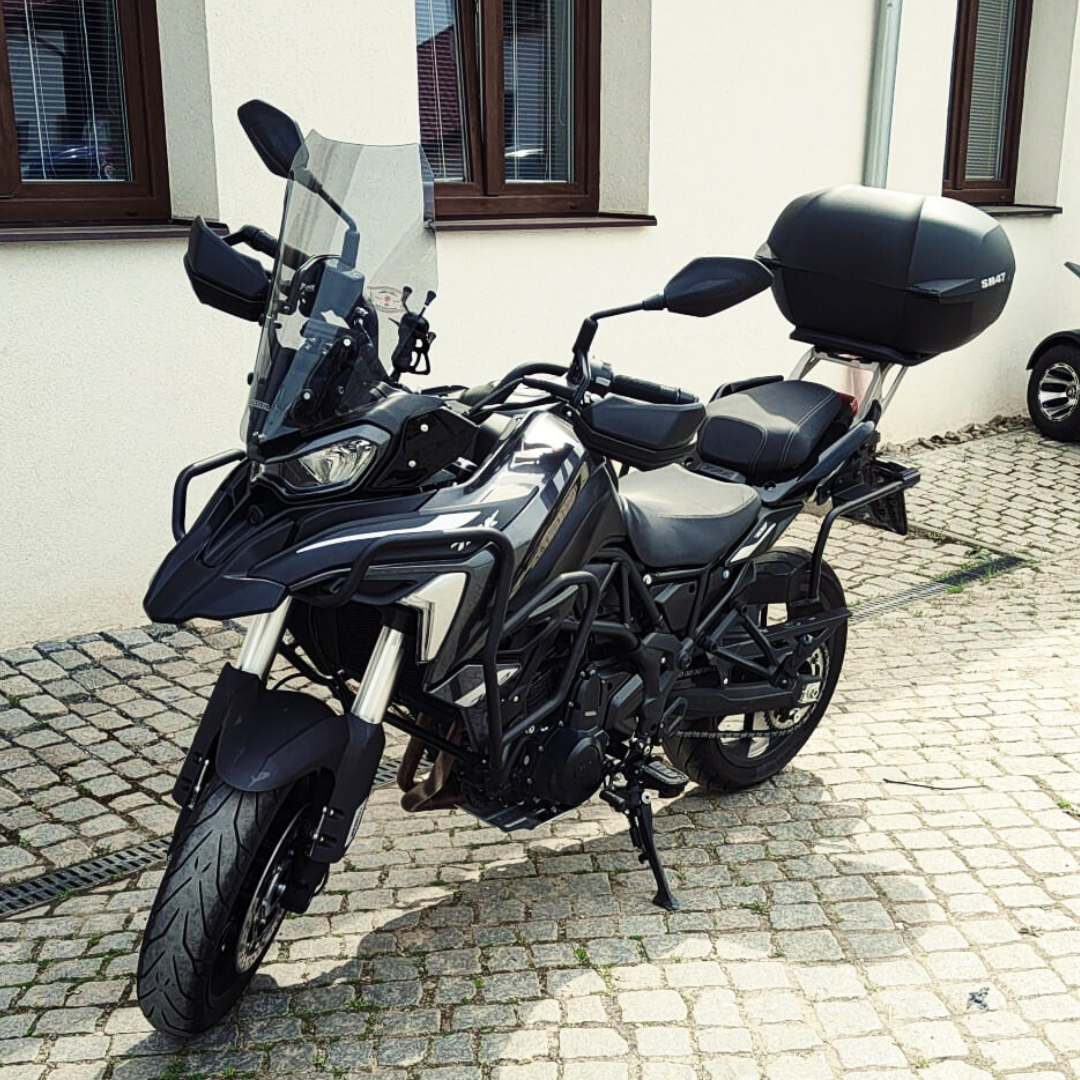 BENELLI TRK 702 – předváděcí | 4 757 km | kufry SHAD v ceně