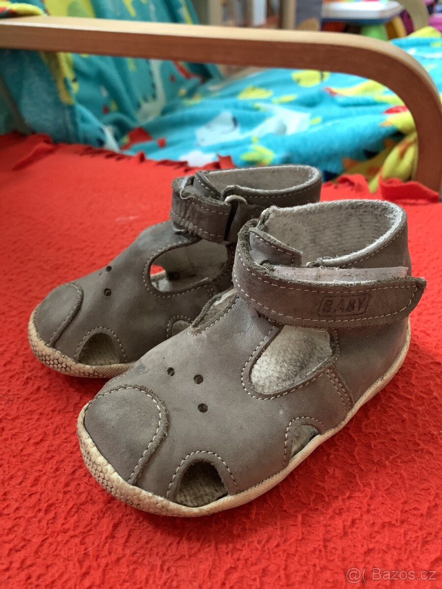 Capáčky Veletea 7272 026 vel.21