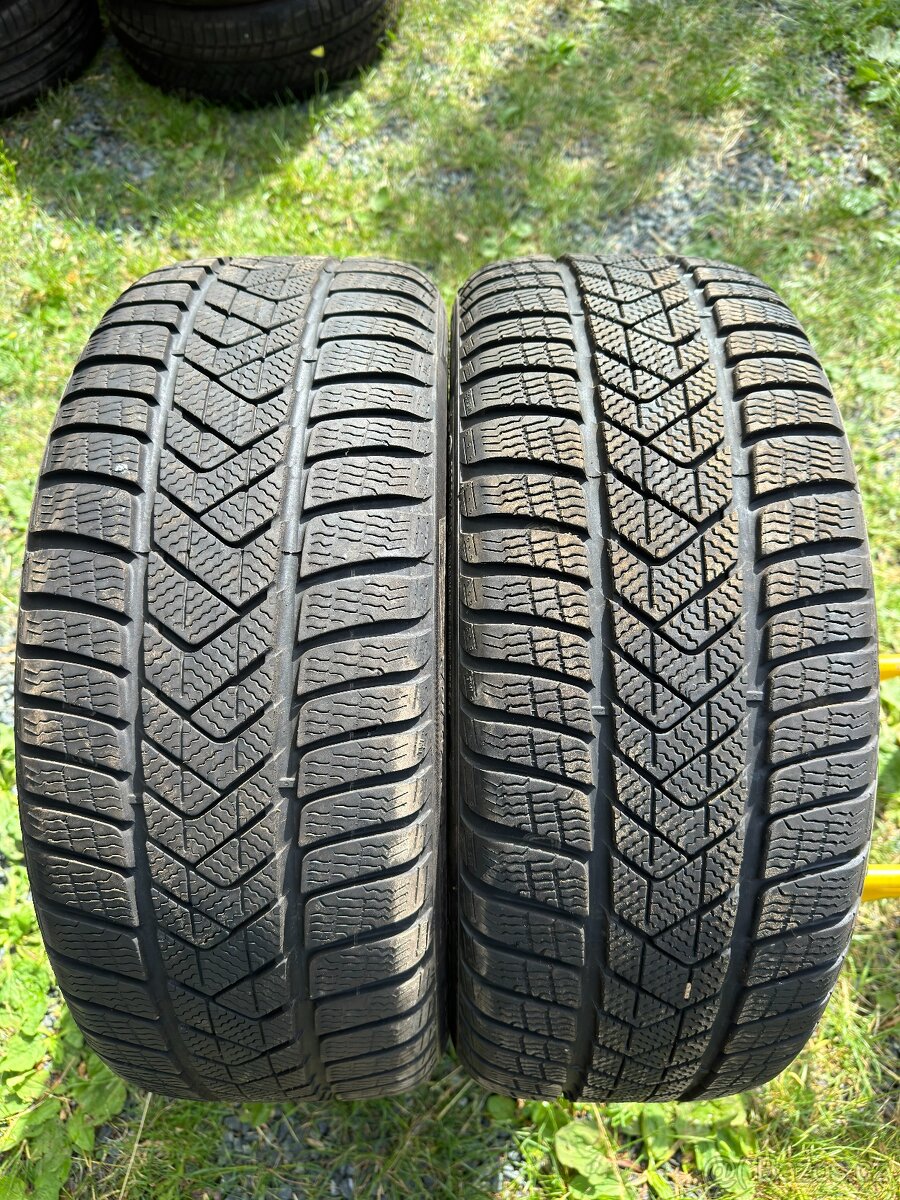 Zimní pneu 225 45 18 Pirelli RFT 2ks