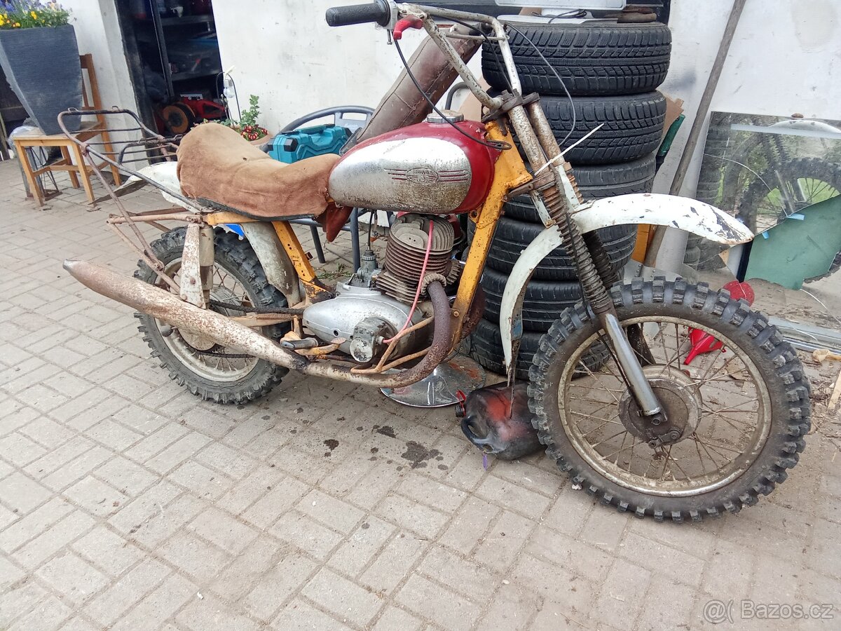 Jawa 250 353 kyvačka cross enduro