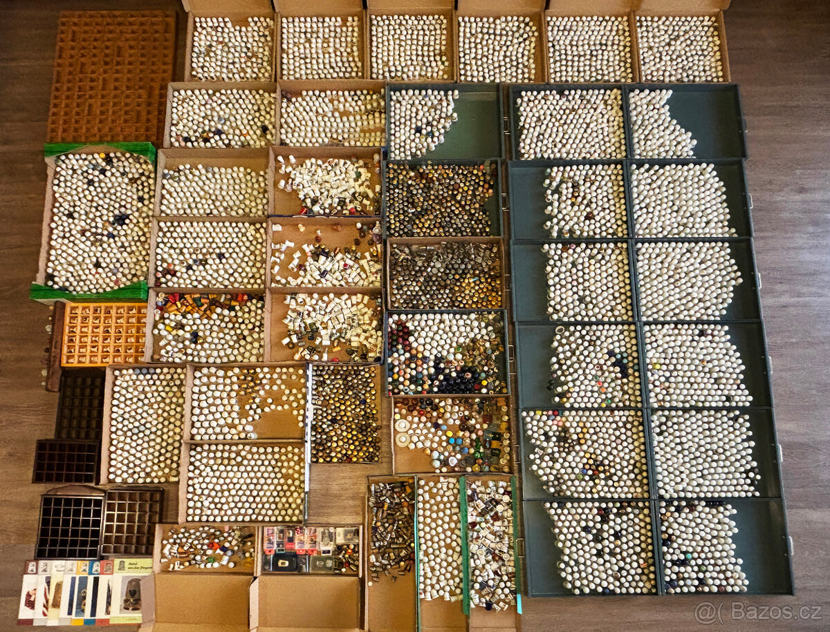 Obří sbírka sběratelských náprstků - 7200 kusů