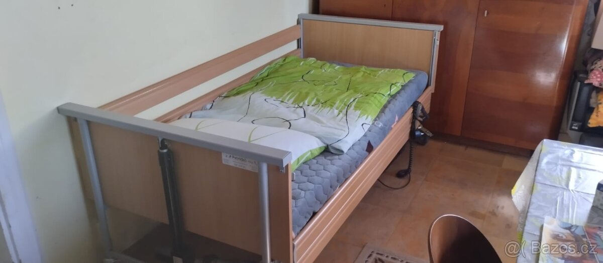 Zdravotní polohovací postel