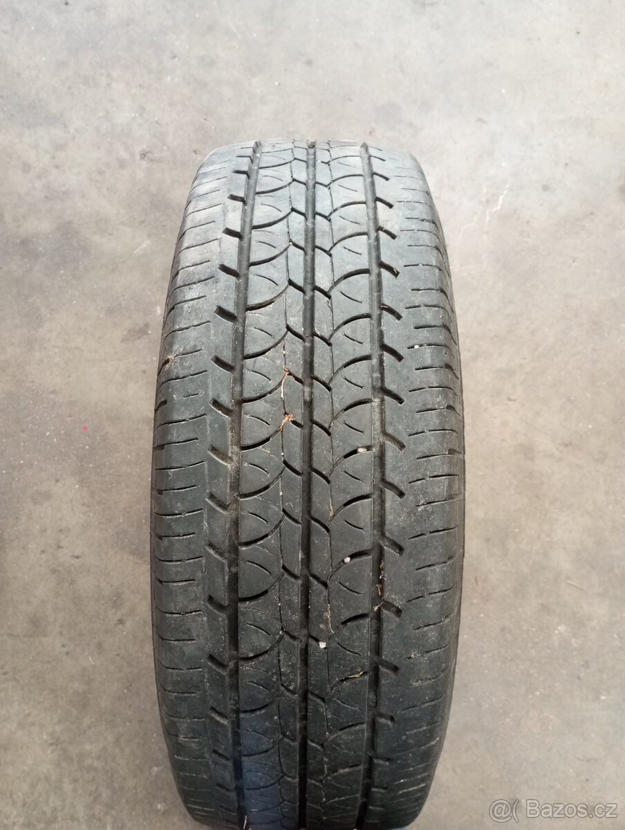 Prodám 2 pneu 215/70 R15 C