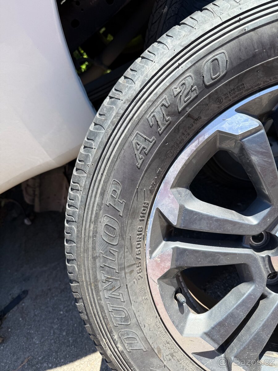 Prodám sadu kol s pneumatikami Pirelli (245/65 R17) – 15 000