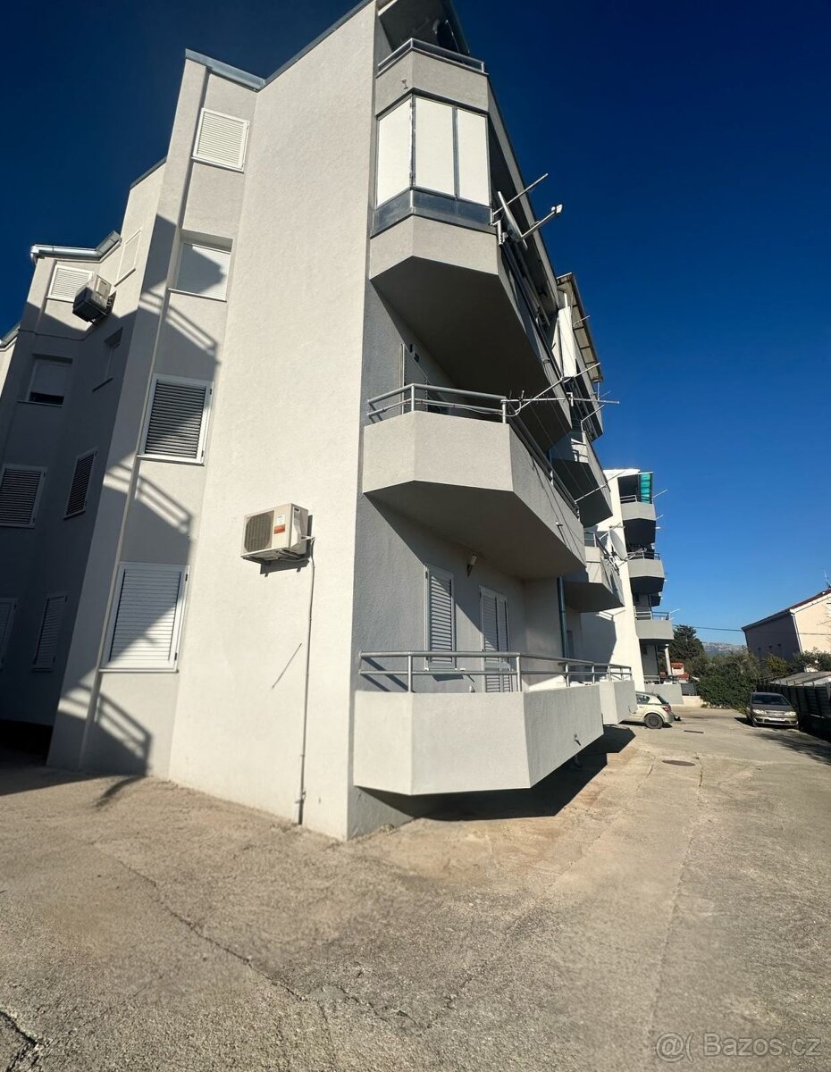 Chorvátsko 3 izbový apartmán 100 m od pláže.
