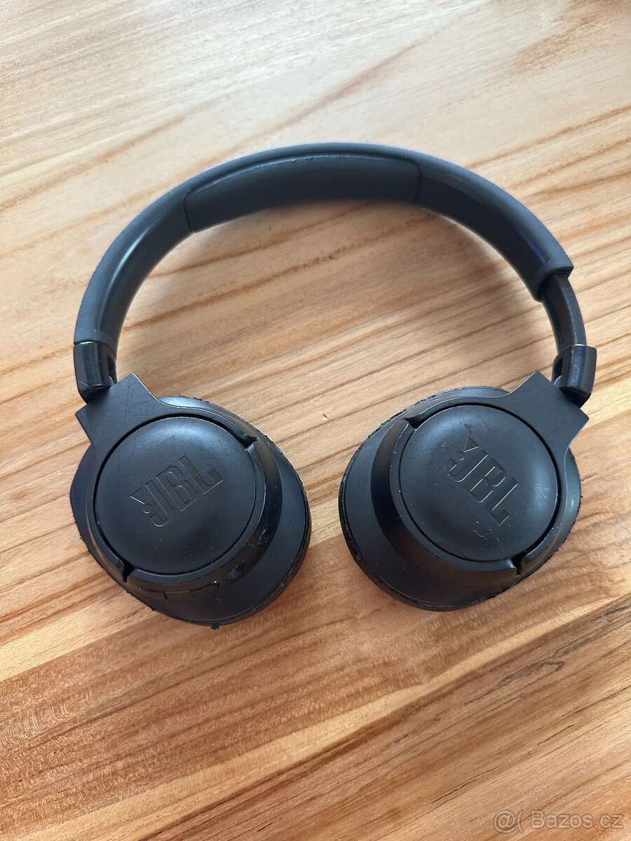 Bezdrátová sluchátka JBL Tune 720 černá