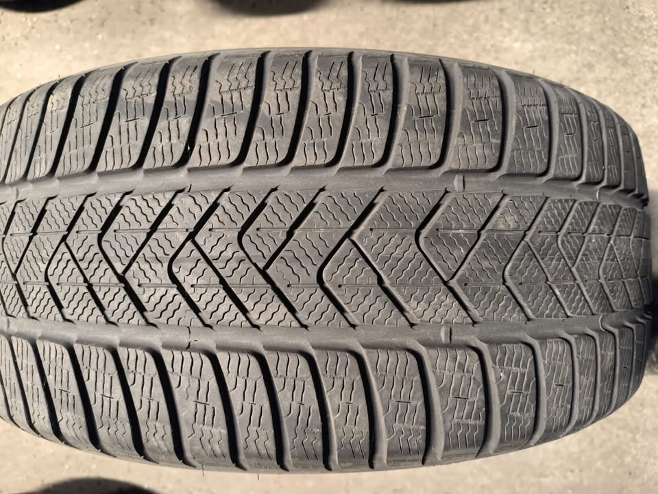 Sada zimních gum - Pirelli Sottozero 255/32 R21