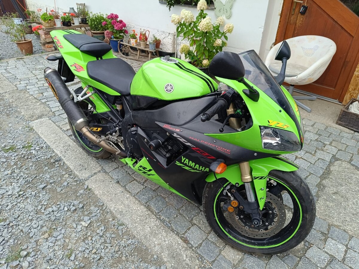 YAMAHA R1