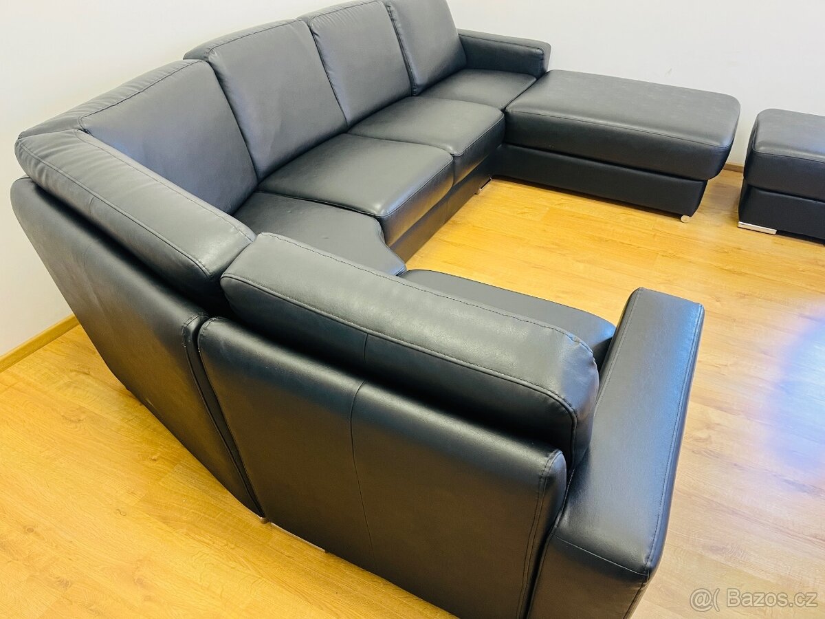 Sedací modulová souprava z odolné černé koženky a úložným pr