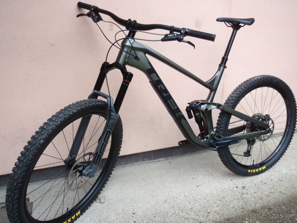 Enduro Trek Slash 7 -odpružení RS Ultimate, stav nového kola
