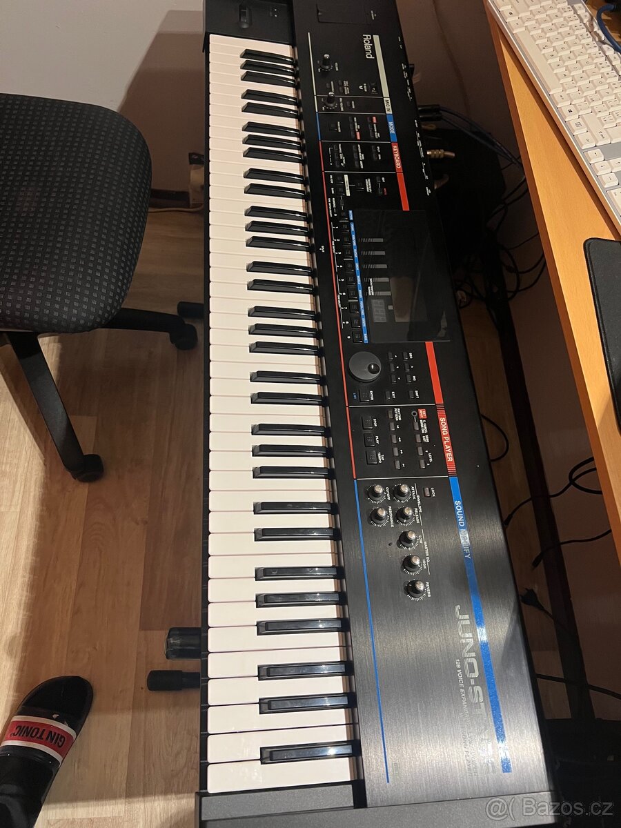 Roland juno stage