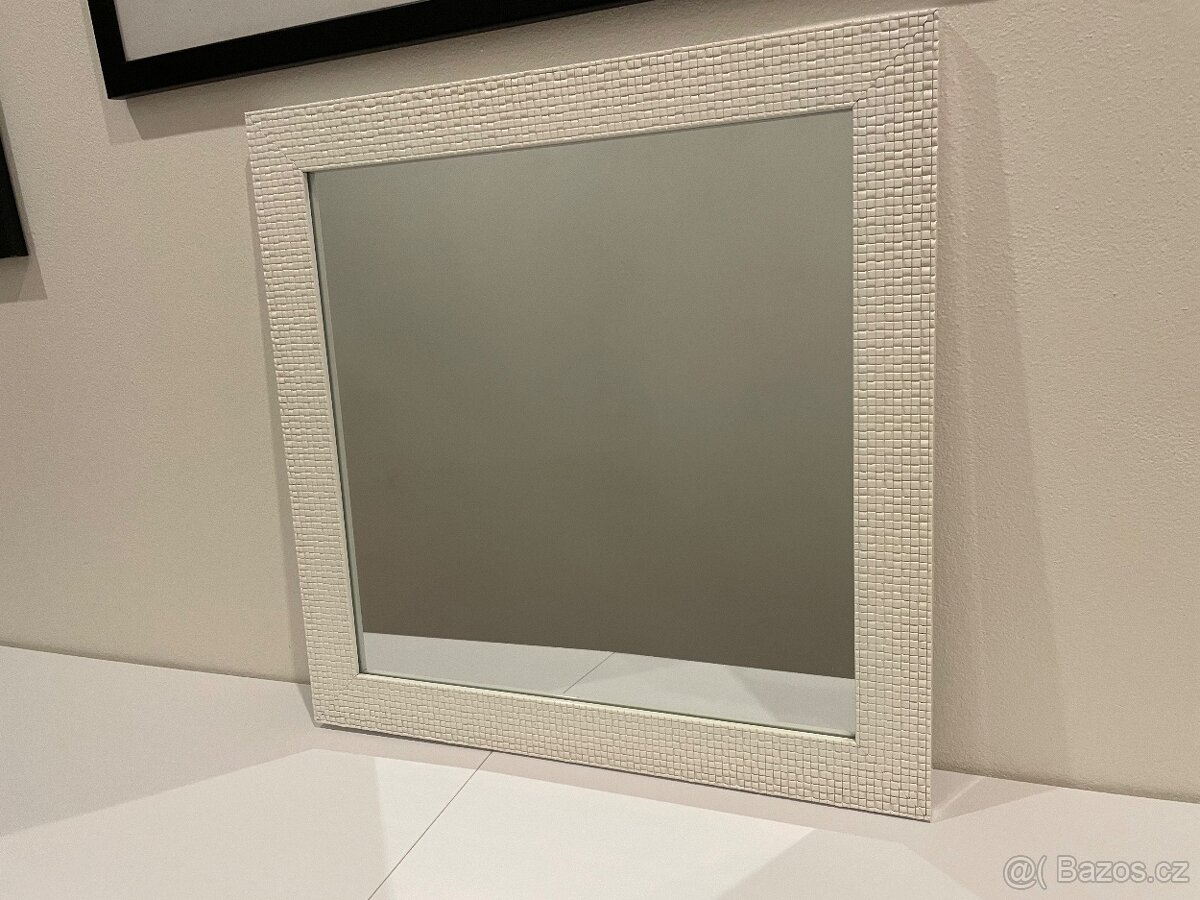 Nastenne zrcadlo