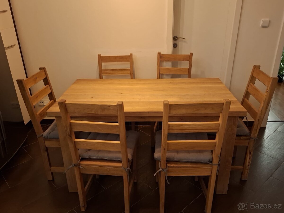 Jídelní stůl z masivu + 6 žídlí