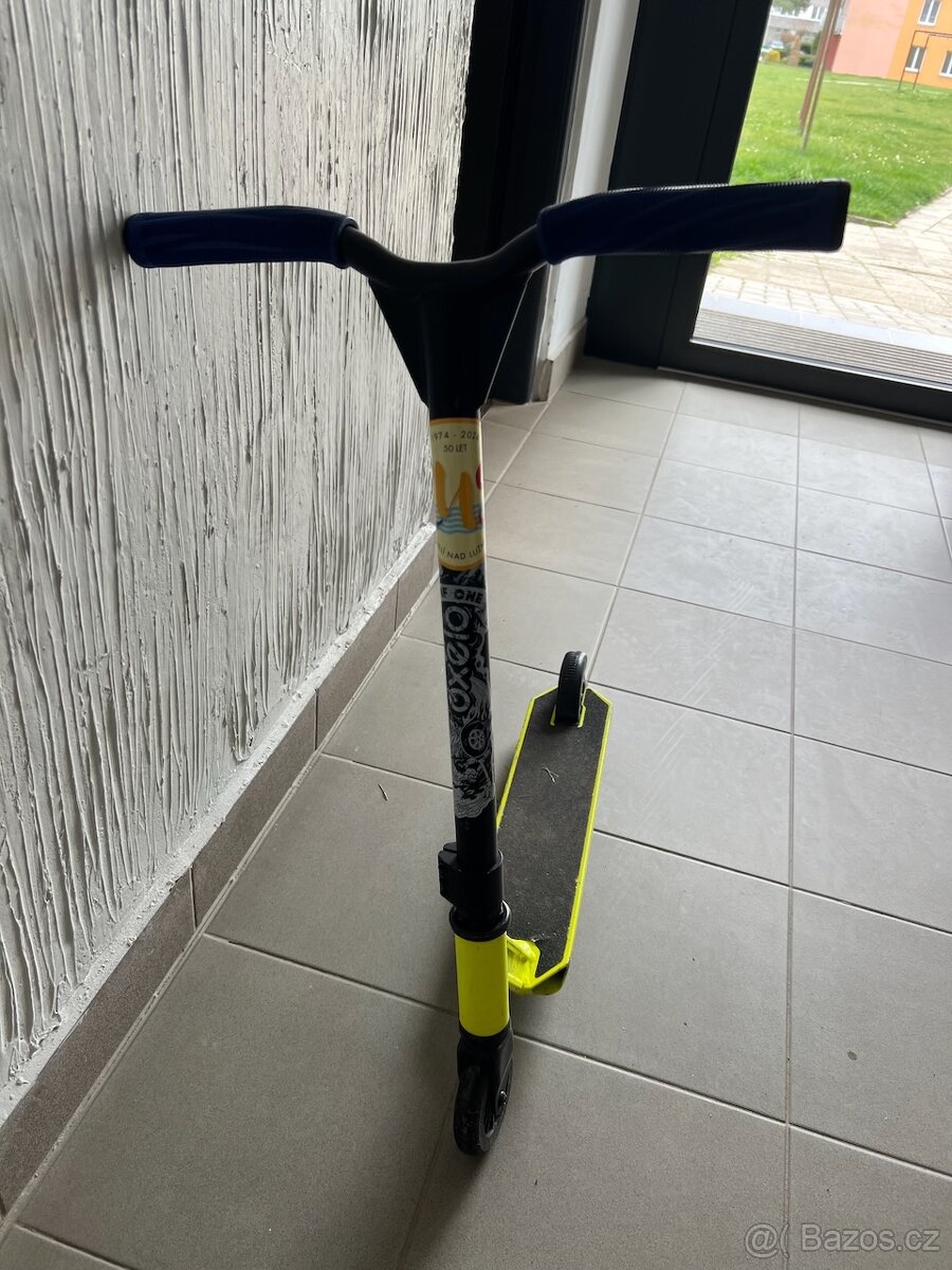 OXELO Freestylová koloběžka MF One žlutá