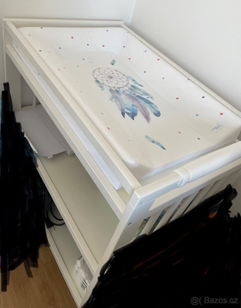 Přebalovací pult a podložka