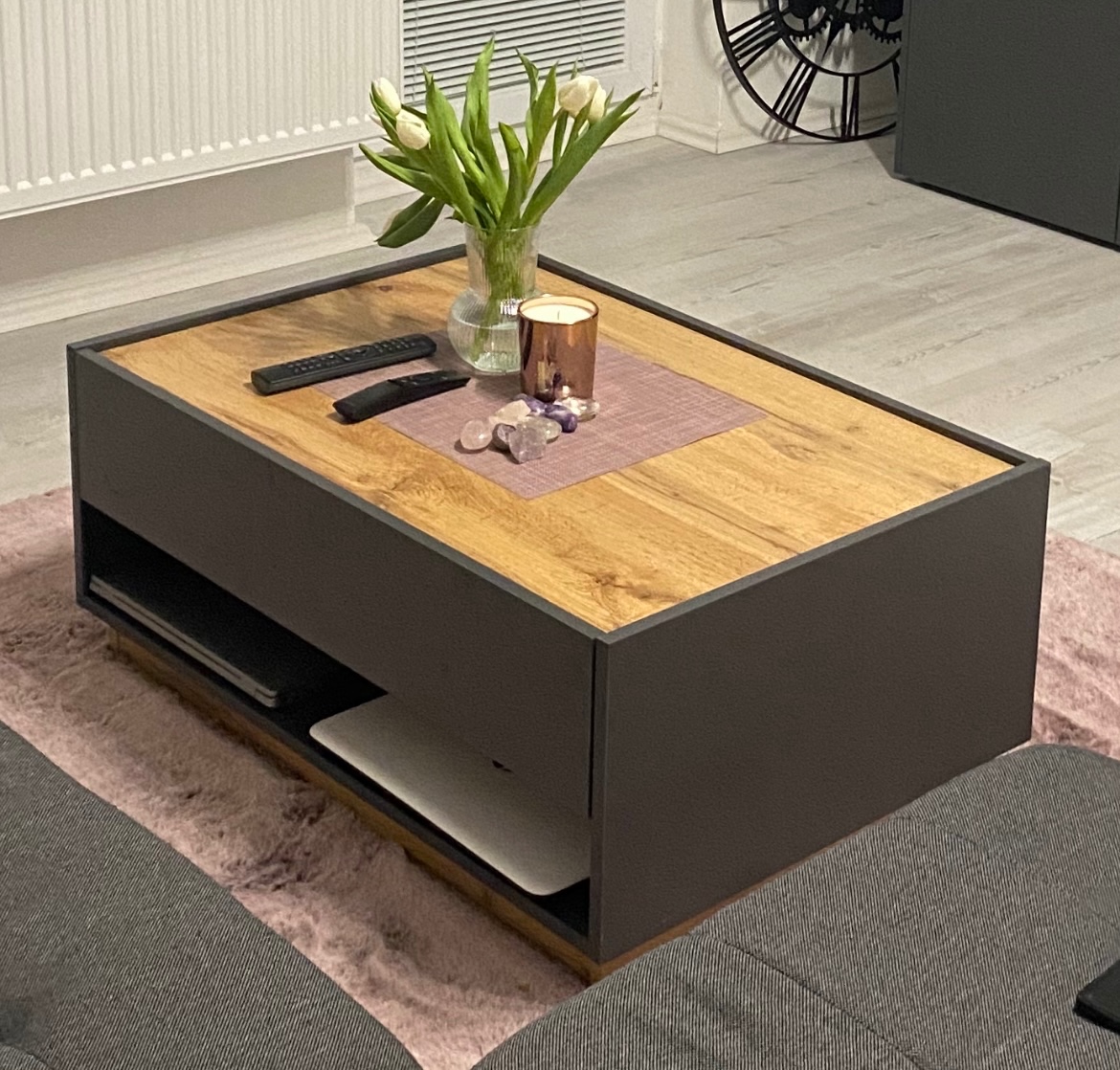 Jídení stůl, konferenční stolek a polička