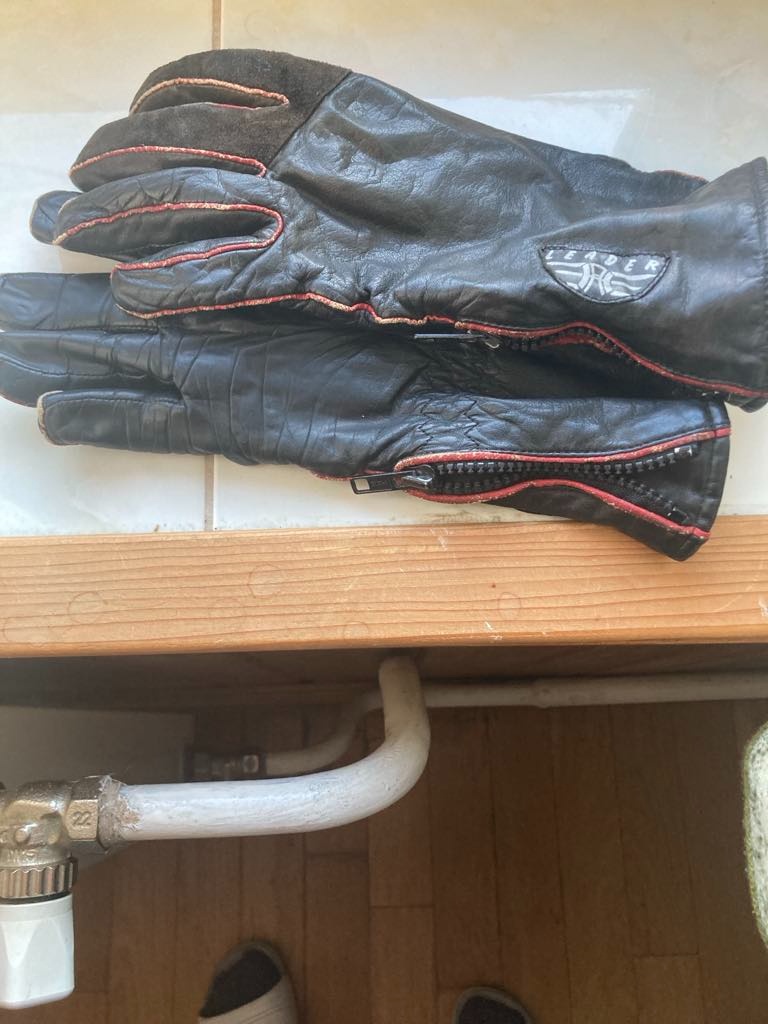 kožené rukavice