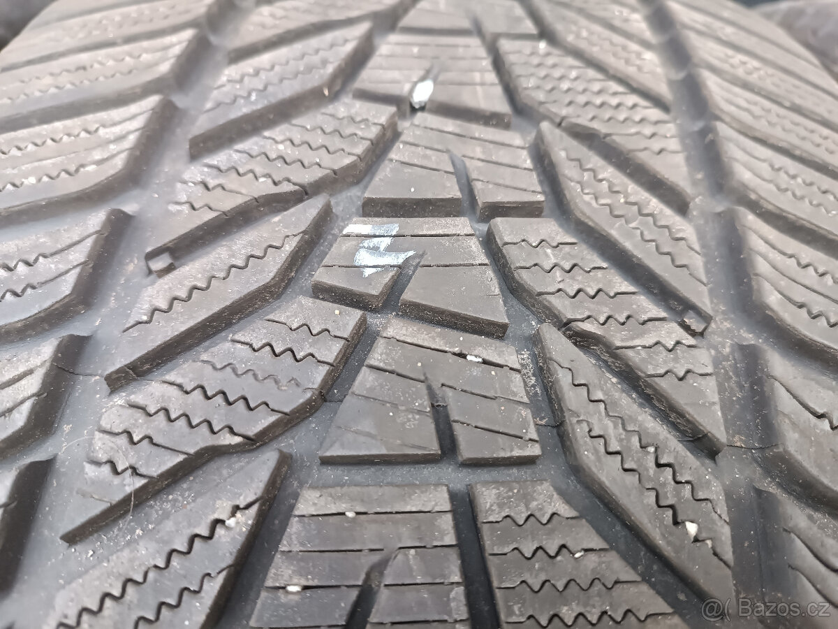 Zimní pneu 285/45R20 112V HankookW330A