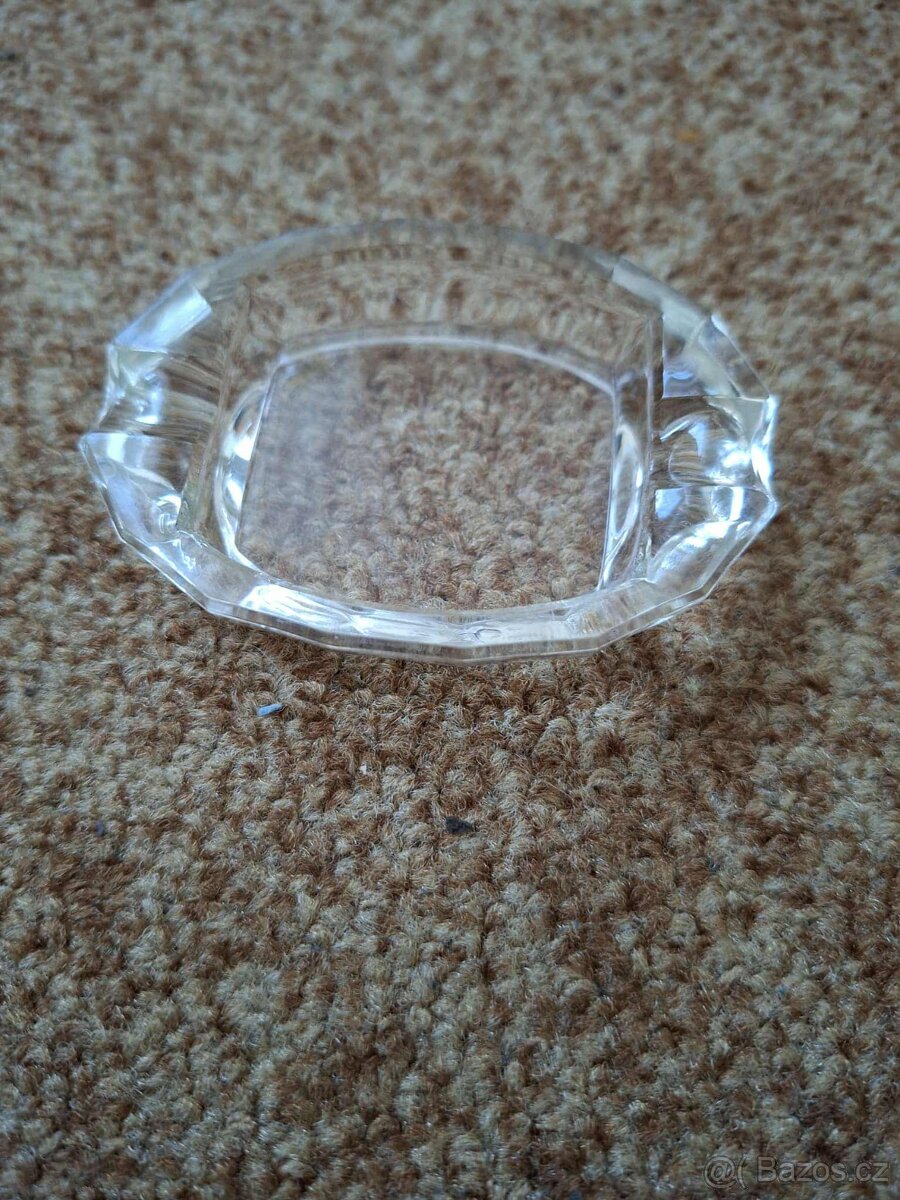 SKLENĚNÝ STARÝ POPELNÍK