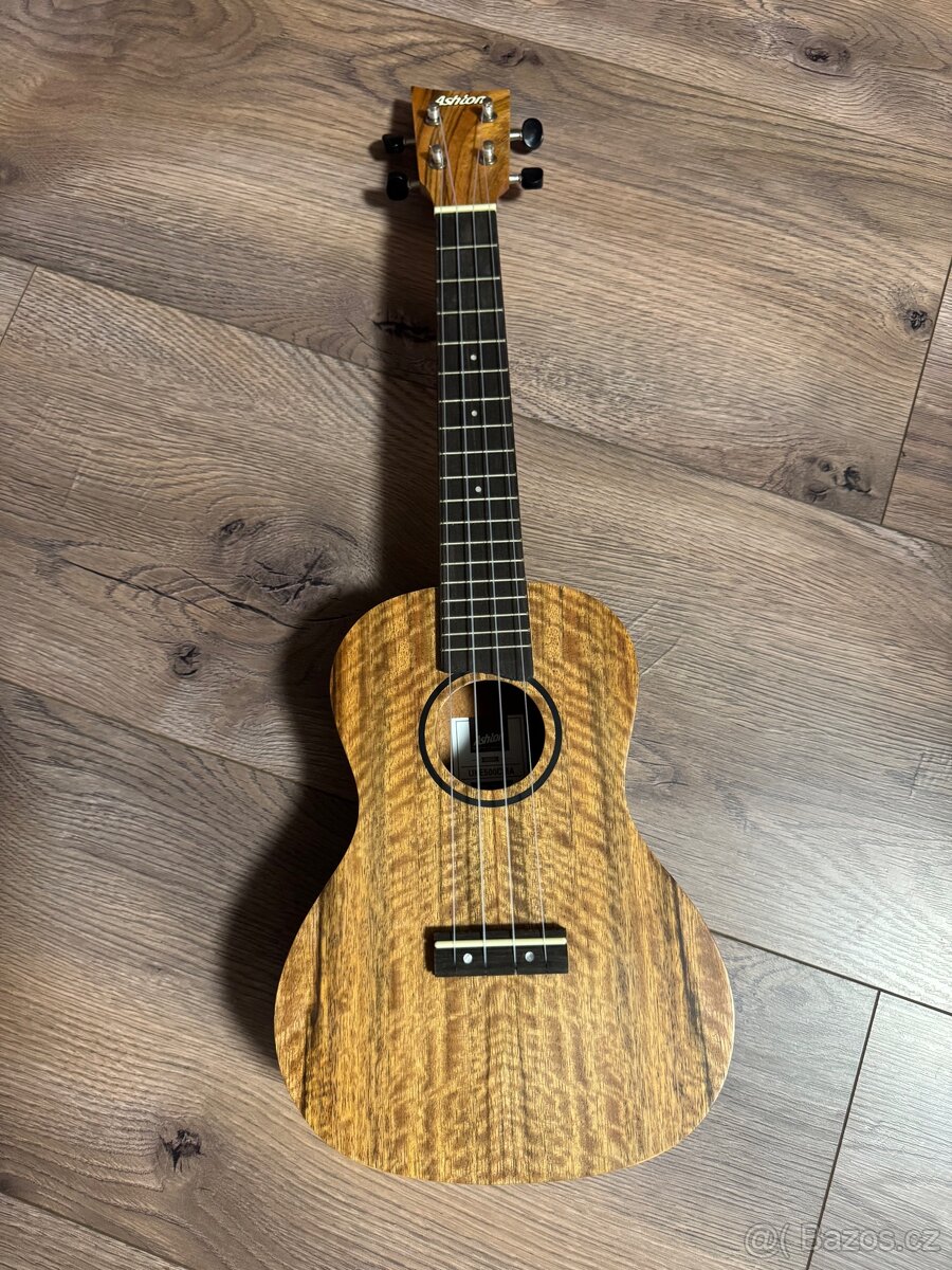 Ukulele Ashton UKE500 CMA
