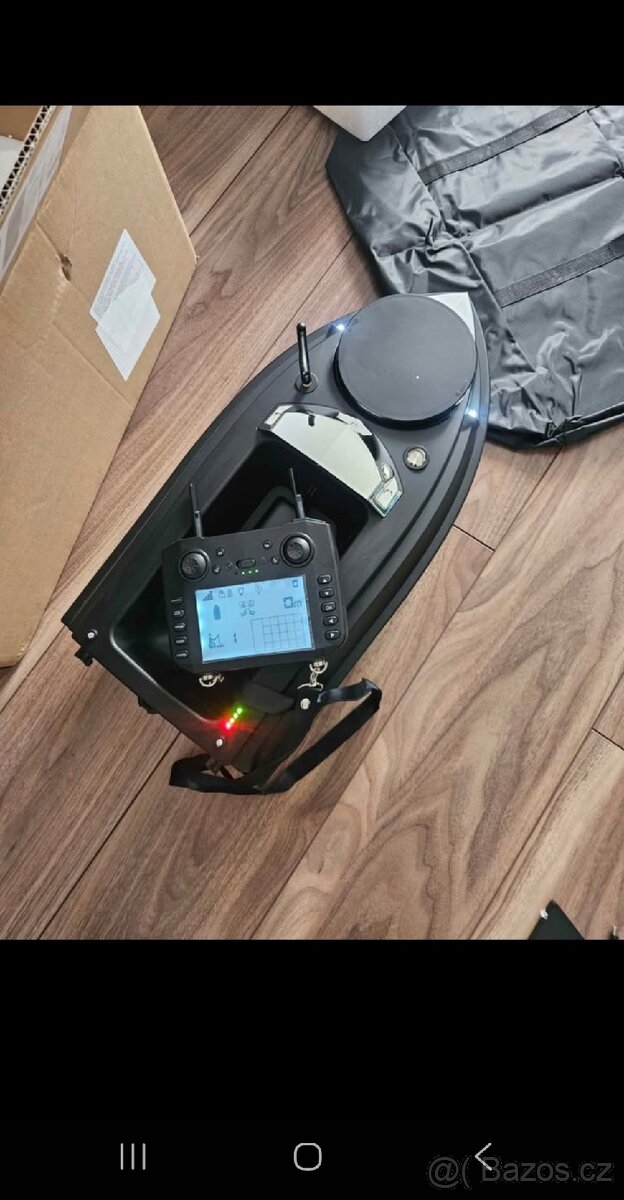 Zavažecí lodička GPS V030