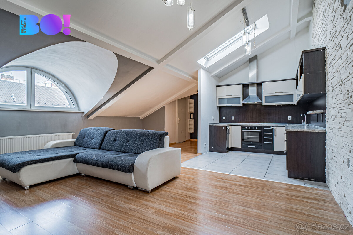 Prodej investičního mezonetového bytu s parkovacím stáním, 1