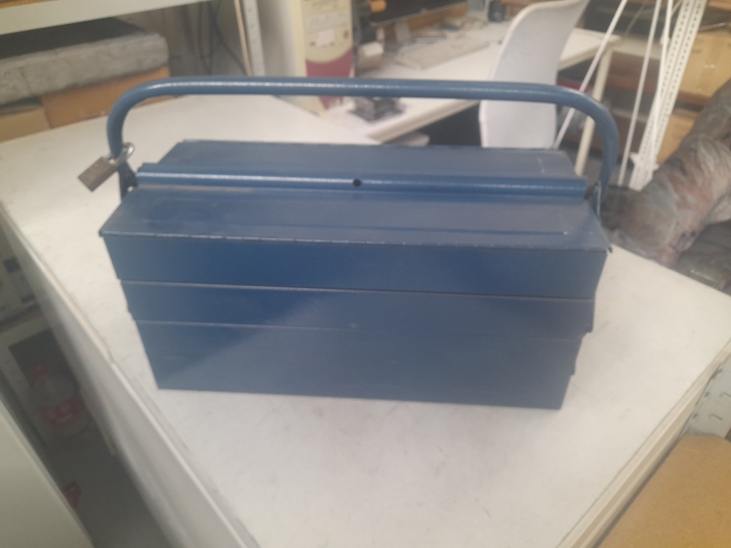 Plechová skříňka na nářadí