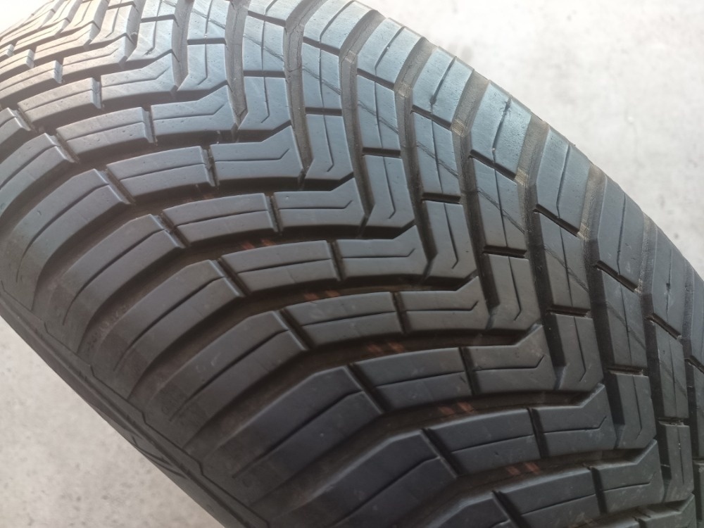 215/65 R17 CONTINENTAL (3419)