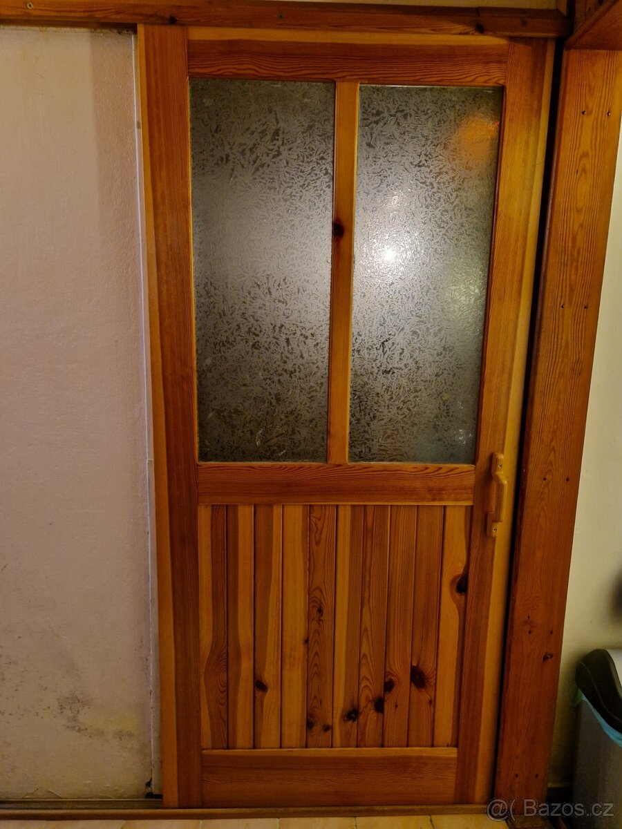 šoupací dřevěné dveře