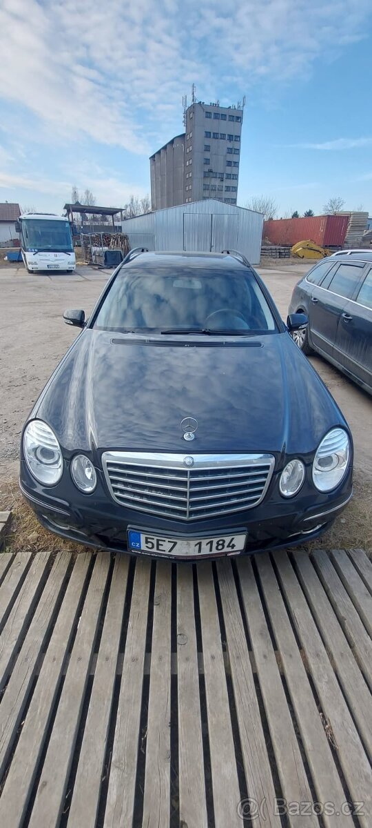 MERCEDES BENZ E 220CDI