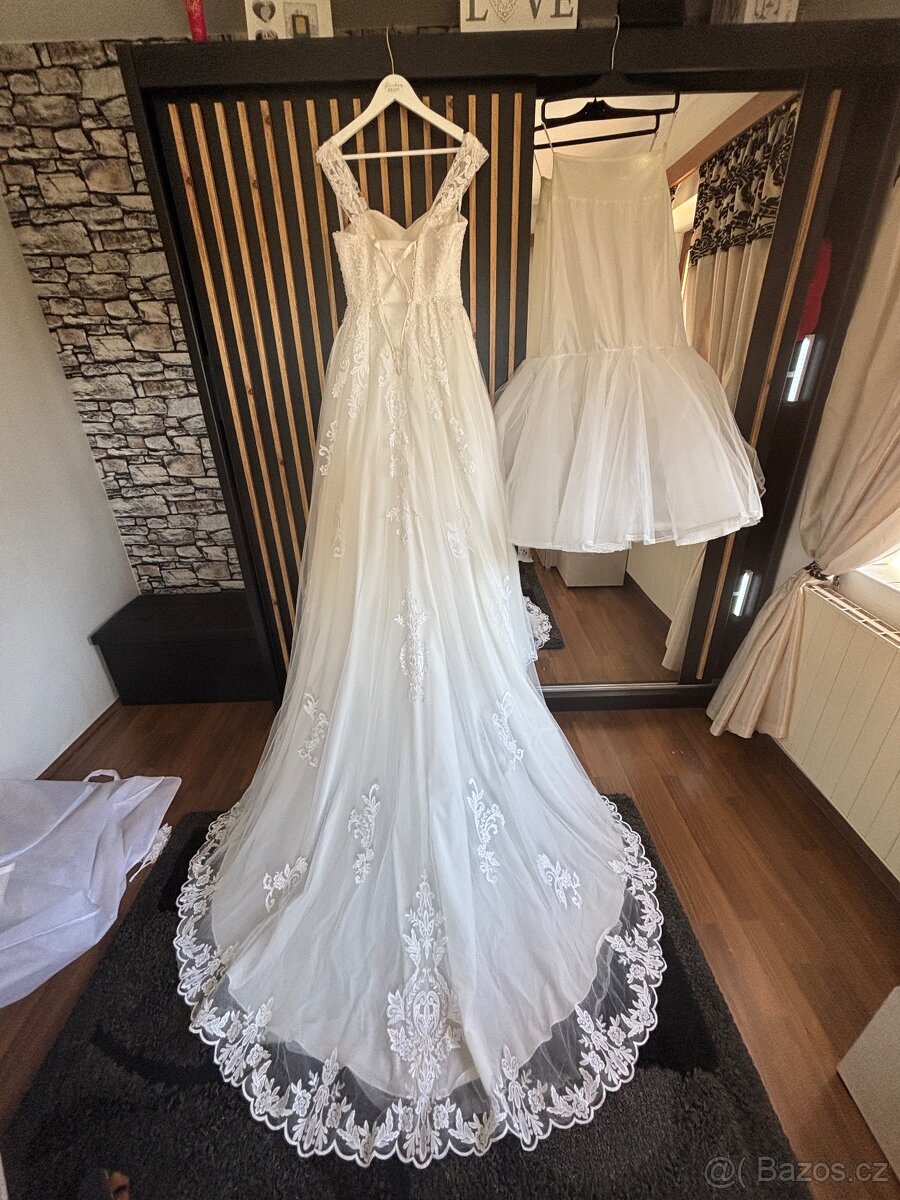 Svatební šaty WED2BE