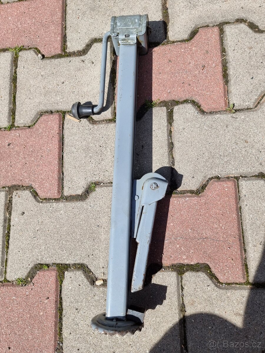 Zvedák, hever Škoda 100